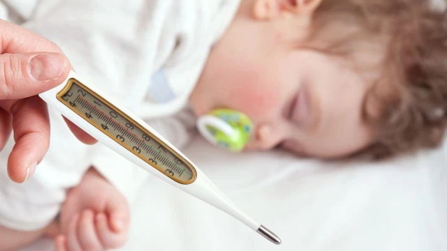 bai-viet/hien-tuong-sot-co-giat-o-tre-em-co-nguy-hiem-khong-cach-xu-tri-dung-ma-cha-me-nen-biet.html