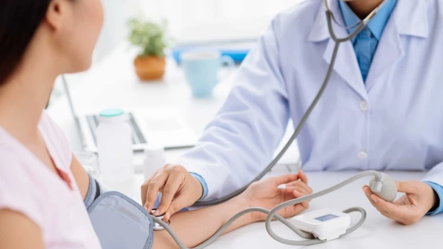 bai-viet/huong-dan-cach-do-huyet-ap-tai-nha-dung-tu-the-va-nhung-luu-y-khi-do-huyet-ap.html