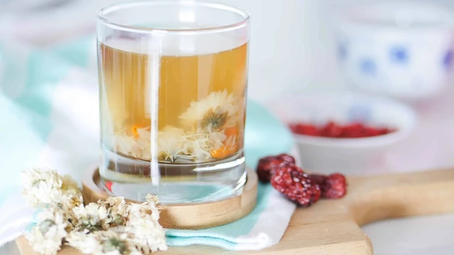 bai-viet/huong-dan-pha-tra-ky-tu-va-hoa-cuc-nang-cao-suc-khoe-72345.html