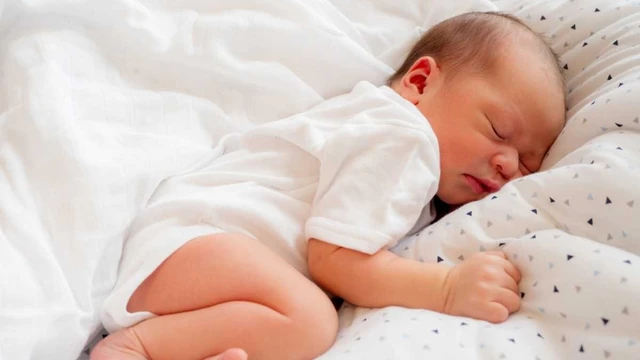 bai-viet/tre-so-sinh-nam-nghieng-co-sao-khong-loi-ich-va-rui-ro-cha-me-can-biet.html