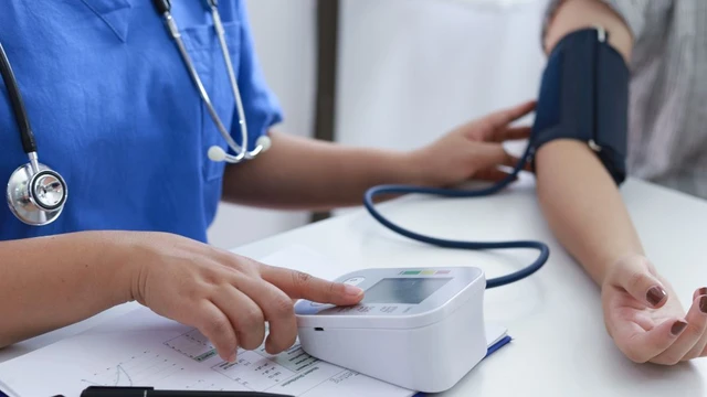 bai-viet/huyet-ap-160-110-co-cao-khong-canh-bao-muc-do-nguy-hiem.html