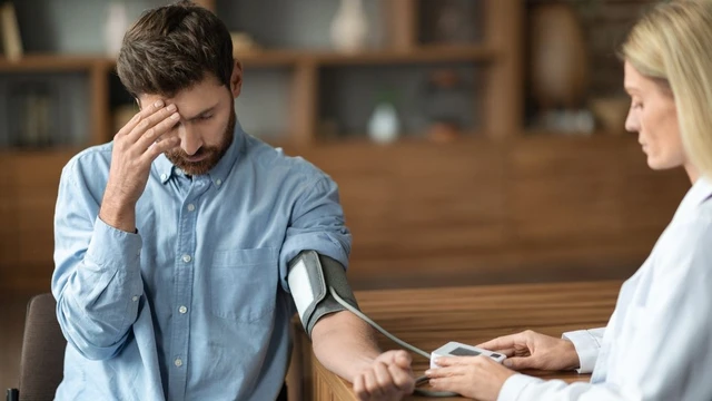 bai-viet/huyet-ap-cao-chong-mat-buon-non-nguyen-nhan-va-cach-xu-ly.html