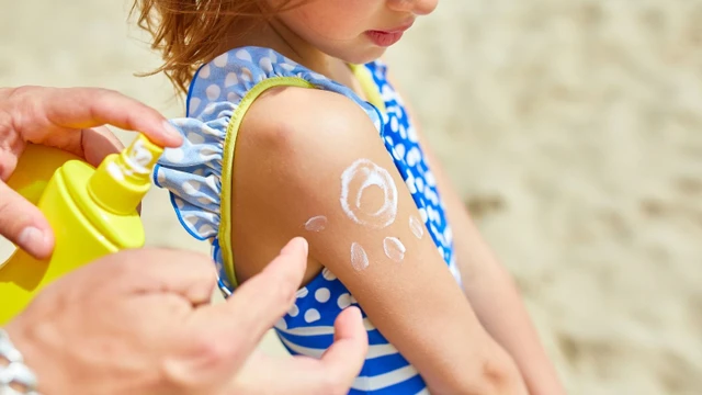 bai-viet/tieu-chi-lua-chon-kem-chong-nang-cho-be-di-bien-me-nen-biet.html