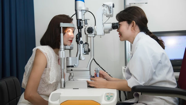 bai-viet/kham-mat-can-thi-het-bao-nhieu-tien-tai-cac-benh-vien.html