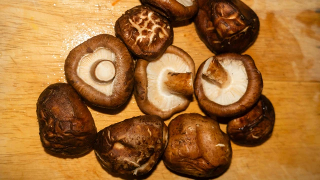 bai-viet/kham-pha-cac-loai-nam-nhat-ban-noi-tieng-ngon-va-giau-dinh-duong.html