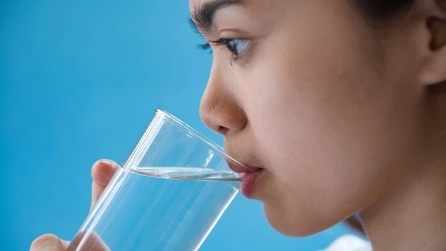 bai-viet/khat-nuoc-lien-tuc-la-benh-gi-phai-lam-sao.html