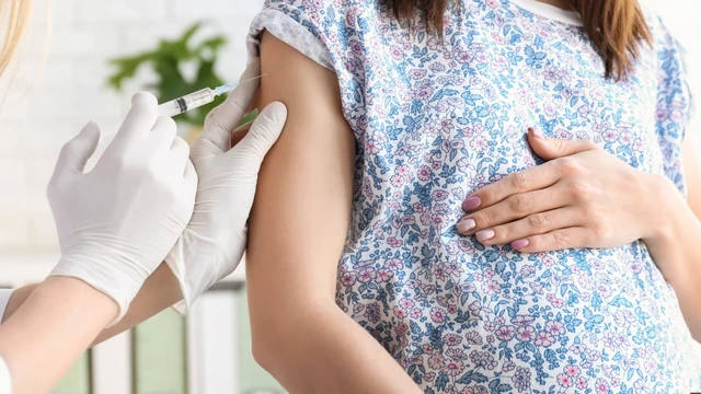 bai-viet/khi-mang-thai-ba-bau-co-nen-tiem-phong-vac-xin-uon-van.html