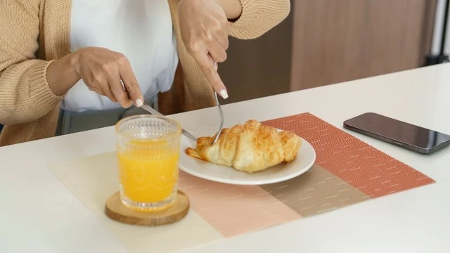 bai-viet/di-kham-thai-co-duoc-an-sang-khong-nhung-luu-y-me-bau-can-biet.html