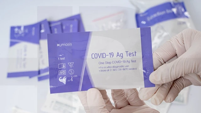 bai-viet/so-sanh-2-loai-kit-test-covid-19-bang-nuoc-bot-va-dich-mui-51536.html
