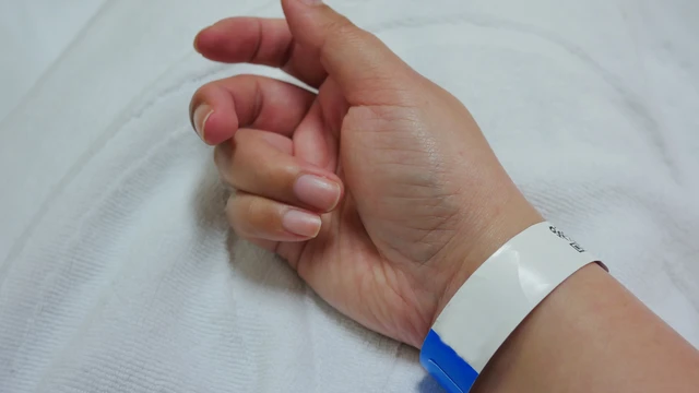 bai-viet/lam-dung-khi-cuoi-gia-tang-nu-sinh-den-vien-van-khong-roi-binh-n2o-10009.html