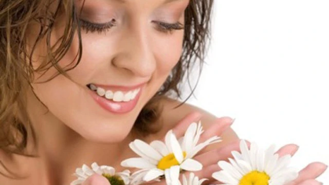 bai-viet/lam-dep-da-hieu-qua-voi-cac-cong-thuc-tri-nam-bang-hoa-cuc.html