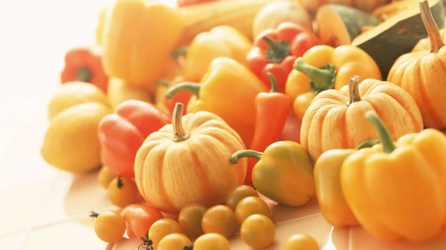 bai-viet/loi-ich-suc-khoe-cua-nhom-rau-cu-mau-vang.html