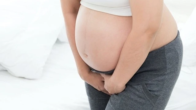 bai-viet/mang-thai-3-thang-dau-di-tieu-nhieu-co-sao-khong.html