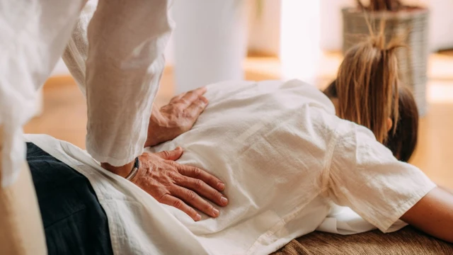 bai-viet/loi-ich-cua-massage-shiatsu-va-huong-dan-tu-thuc-hanh.html