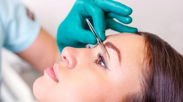 bai-viet/mat-1-mi-nen-cat-mi-hay-nhan-mi-de-co-duoc-mot-doi-mat-dep-hon-66411.html