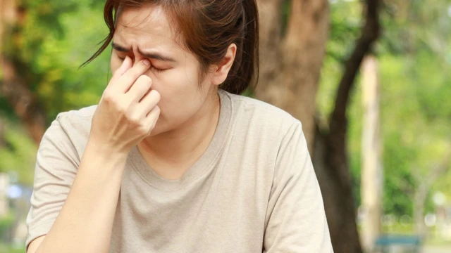 bai-viet/mat-bi-com-mi-tren-nguyen-nhan-va-cach-dieu-tri.html