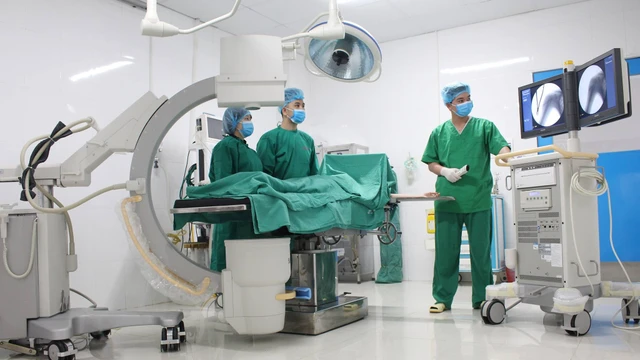 bai-viet/may-c-arm-la-gi-loi-ich-khi-phau-thuat-co-ho-tro-may-c-arm.html