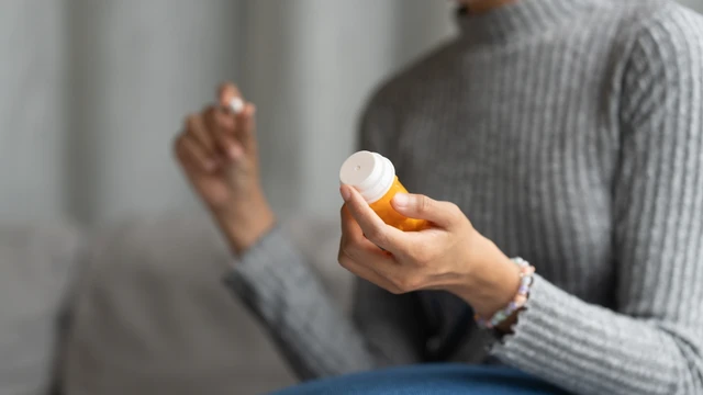 Mẹ bầu 3 tháng đầu có nên uống canxi không?