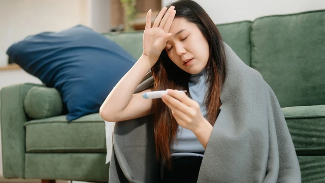 bai-viet/me-dang-cho-con-bu-bi-cam-cum-dau-hong-co-sao-khong-cach-dieu-tri-an-toan.html