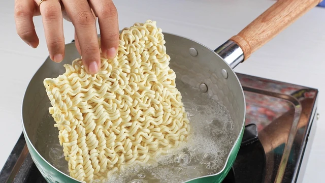 bai-viet/me-sau-sinh-an-mi-goi-duoc-khong-tac-hai-cua-mi-goi-me-can-biet-71437.html