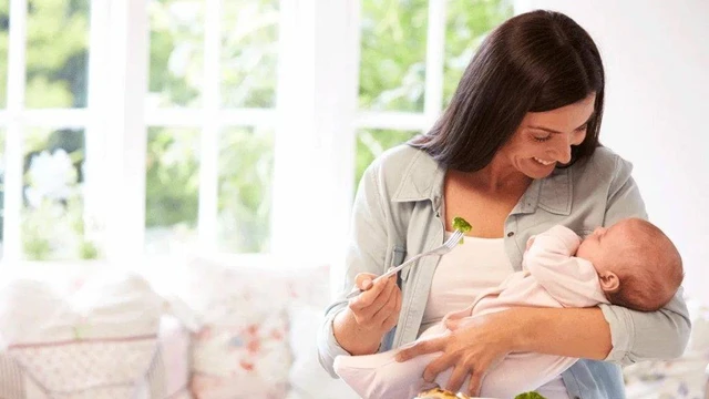 bai-viet/me-sau-sinh-an-rau-cai-co-mat-sua-khong.html