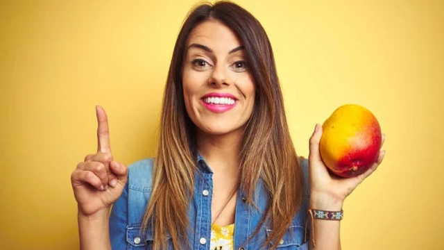 bai-viet/me-sau-sinh-an-xoai-duoc-khong-goi-y-cach-chon-xoai-ngon-cho-san-phu-71517.html