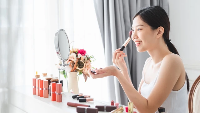 bai-viet/meo-lam-dep-va-trang-diem-trong-mua-he-nong-buc.html