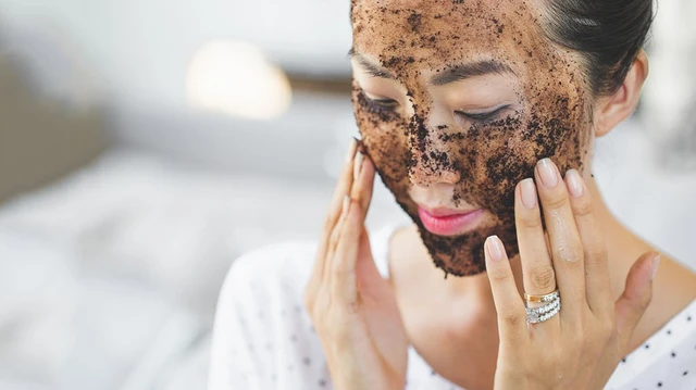 bai-viet/phuong-phap-tay-da-chet-cho-da-hon-hop-thien-dau-hieu-qua-don-gian-70928.html