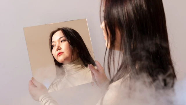 bai-viet/narcissist-la-gi-dau-hieu-nhan-biet-va-cach-ung-xu-voi-nguoi-ai-ky.html