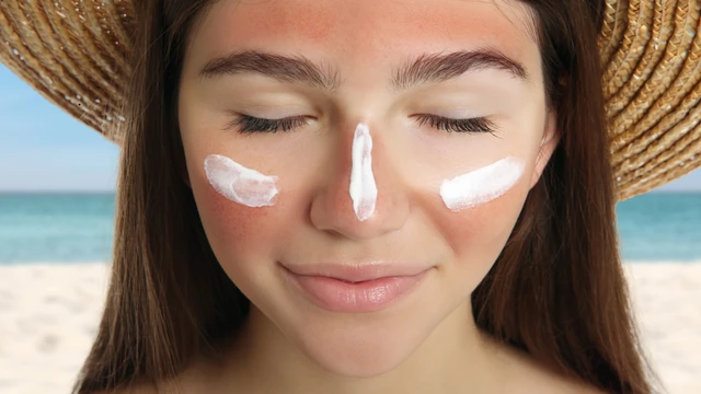Nên bôi dưỡng ẩm trước hay kem chống nắng trước? Những lưu ý khi sử dụng kem chống nắng và kem dưỡng ẩm