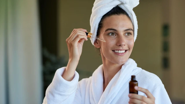 Nên bôi retinol trước hay sau serum? Hướng dẫn các bước skincare chứa retinol và serum