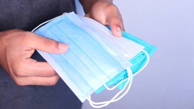 bai-viet/nen-deo-khau-trang-mau-sang-hay-toi-cach-lua-chon-khau-trang-chong-nang-hieu-qua.html