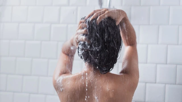 bai-viet/nen-tam-truoc-hay-goi-dau-truoc-de-bao-ve-suc-khoe.html