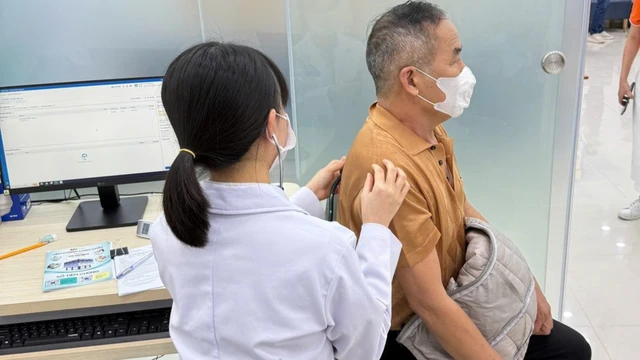 bai-viet/nen-tiem-vac-xin-rsv-o-dau-tai-quan-binh-tan-quy-trinh-tiem-chung-ra-sao.html