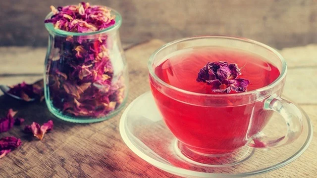 bai-viet/nen-uong-tra-hoa-hong-vao-luc-nao-la-tot-nhat.html