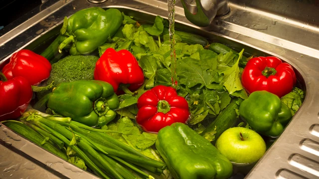 bai-viet/ngam-rau-trong-nuoc-muoi-sach-hon-khong-hieu-qua-va-cach-lam-dung.html