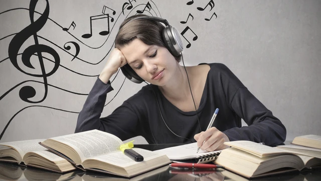 bai-viet/nghe-nhac-trong-khi-hoc-loi-va-hai-nhu-the-nao-66627.html