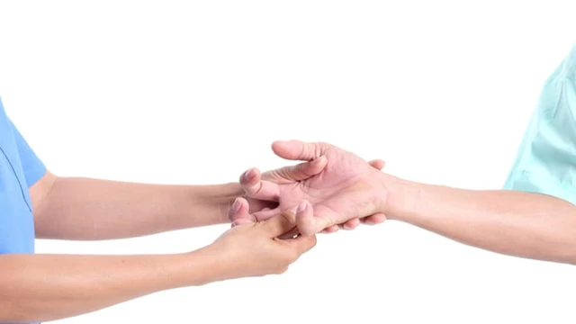 bai-viet/ngon-tay-khong-duoi-thang-duoc-la-dau-hieu-cua-benh-ly-gi.html