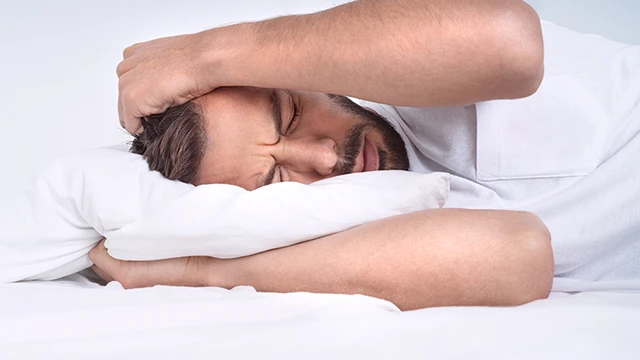 bai-viet/ngu-day-bi-dau-nua-dau-ben-trai-co-sao-khong.html