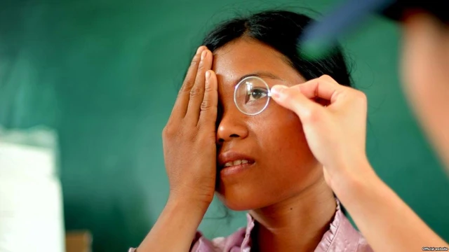 bai-viet/nguoi-bi-cuom-nuoc-nen-an-gi-de-bao-ton-thi-luc-55943.html