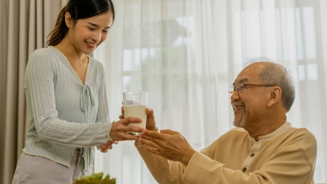 bai-viet/nguoi-bi-mo-mau-co-nen-uong-sua-ensure-khong.html