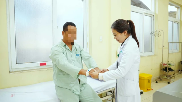 bai-viet/nguoi-dan-ong-37-tuoi-o-quang-ninh-bi-tai-bien-lan-khi-noi-len-khoi-do-sau-32m-10009.html