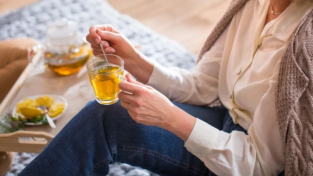 Người thể hàn nên uống trà gì? Gợi ý các loại trà phù hợp