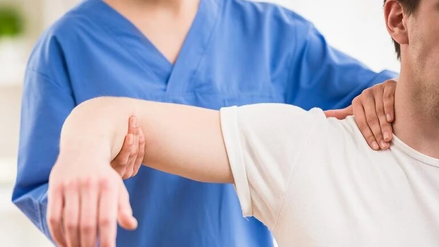 bai-viet/nguyen-nhan-nao-dan-den-dau-khop-vai-khong-nhac-tay-len-duoc-53683.html