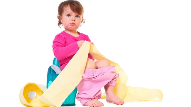 bai-viet/nguyen-nhan-nao-khien-tre-di-ngoai-co-chat-nhay-mau-nau-nhung-dieu-me-can-luu-y.html