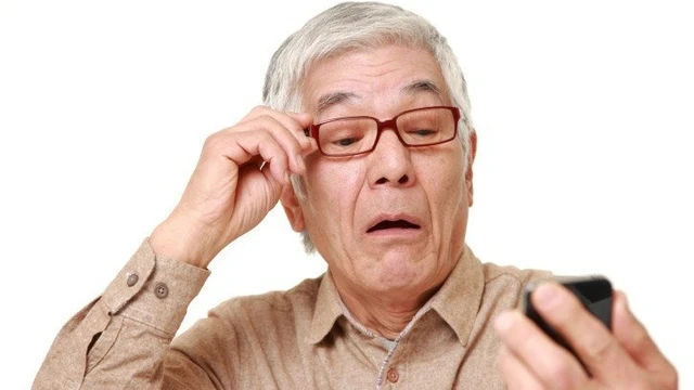 bai-viet/nguyen-nhan-tai-sao-nguoi-gia-thuong-phai-deo-kinh-lao.html