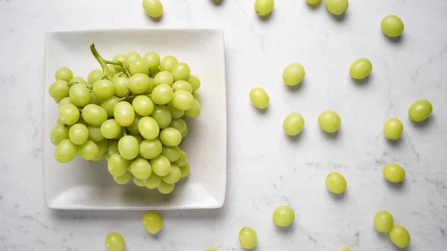 bai-viet/nho-xanh-nam-phi-giong-nho-thanh-mat-giau-chat-dinh-duong.html