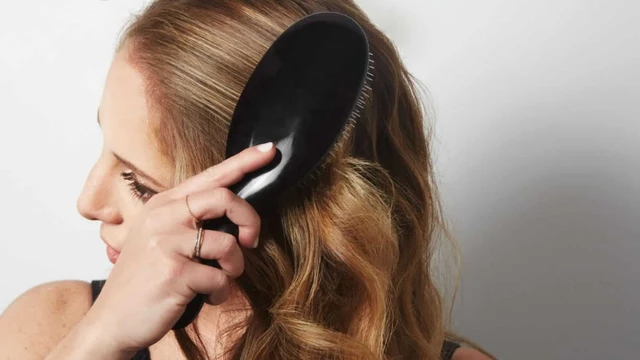 bai-viet/nhung-cach-cham-soc-toc-dai-muot-cuc-don-gian-va-hieu-qua-50622.html