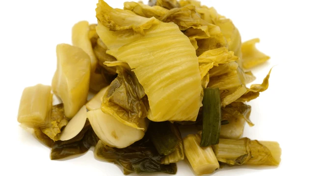 bai-viet/nhung-dieu-can-biet-khi-an-dua-muoi-chua.html