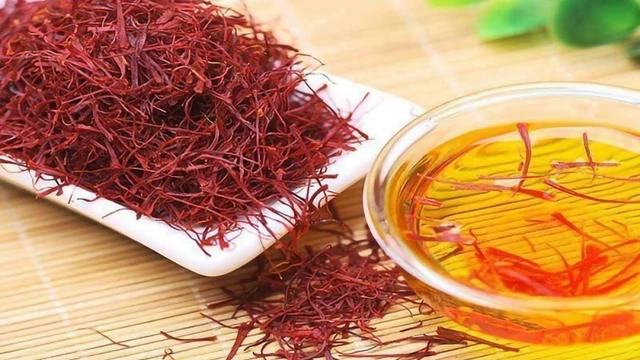 bai-viet/nuoc-nhuy-hoa-nghe-tay-de-qua-dem-co-tot-khong-cach-bao-quan-nuoc-nhuy-hoa-nghe-tay-61672.html